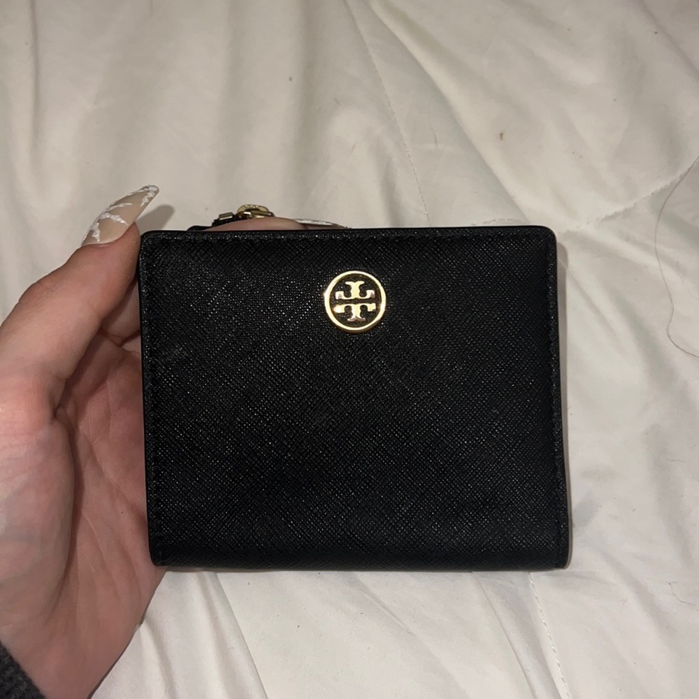 tory burch wallet